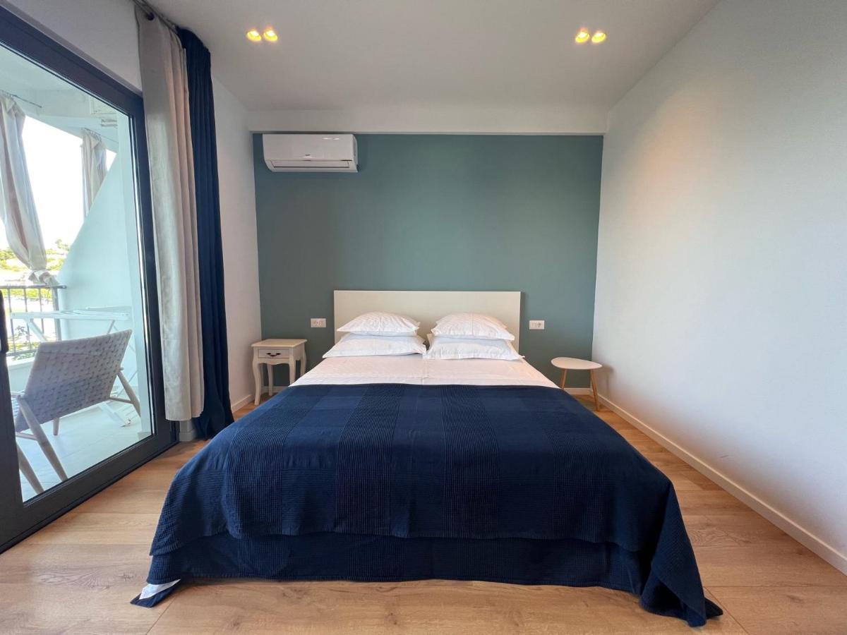 Beachfront Comfort Apartments Sinajko Подгора Экстерьер фото