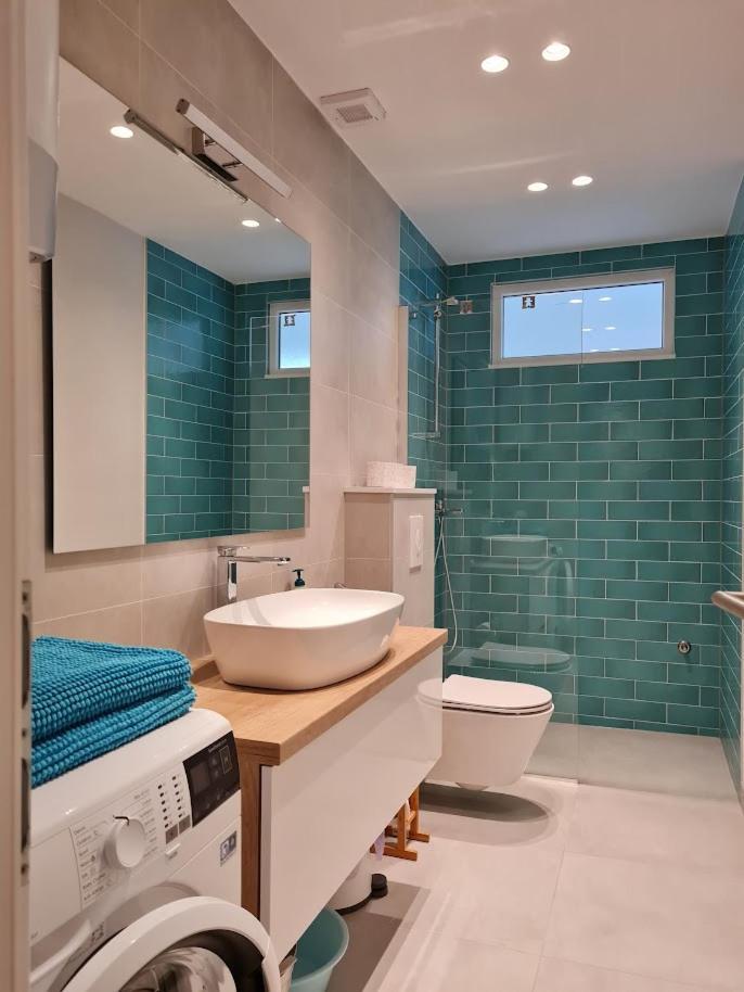 Beachfront Comfort Apartments Sinajko Подгора Экстерьер фото