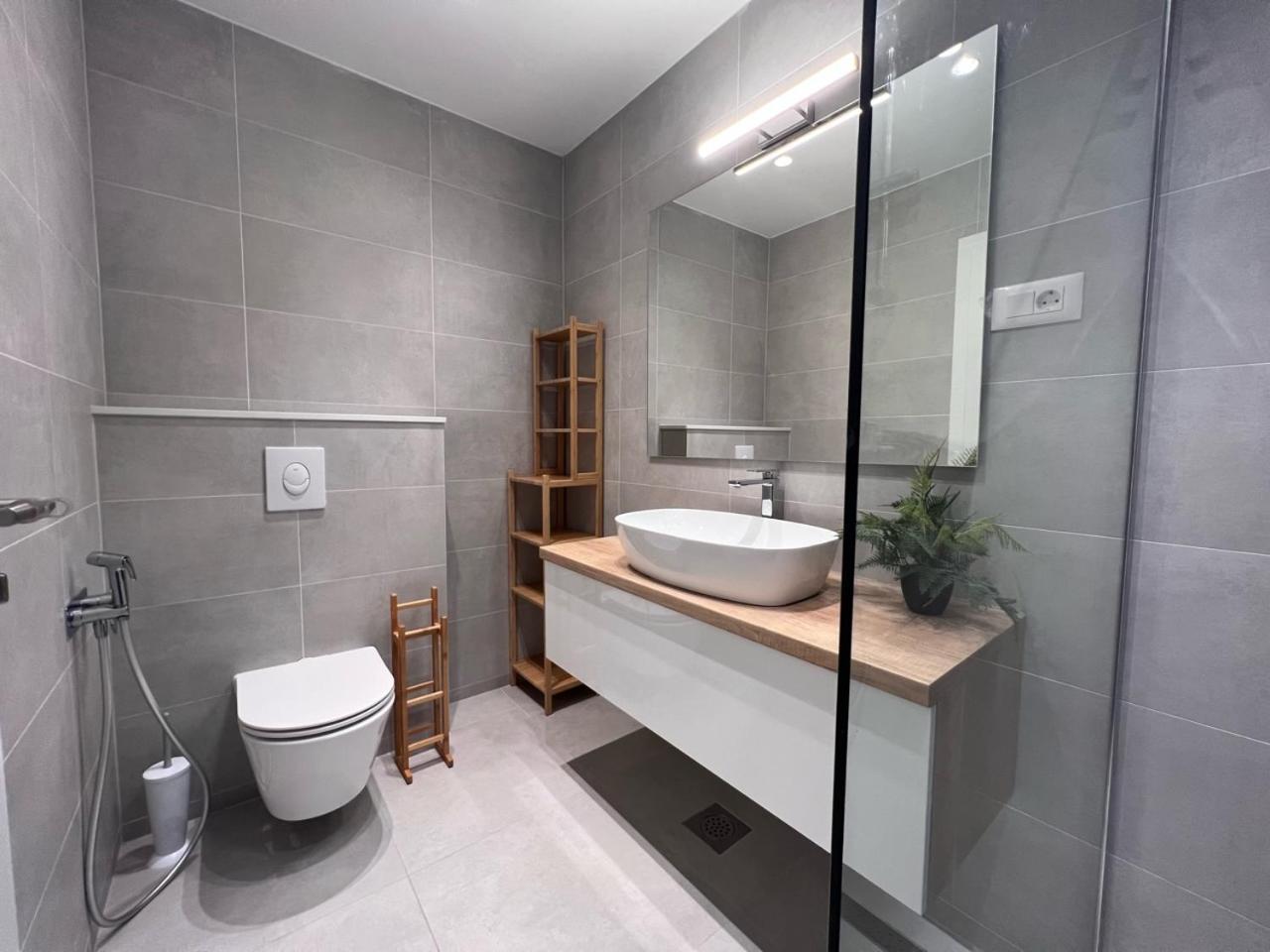 Beachfront Comfort Apartments Sinajko Подгора Экстерьер фото