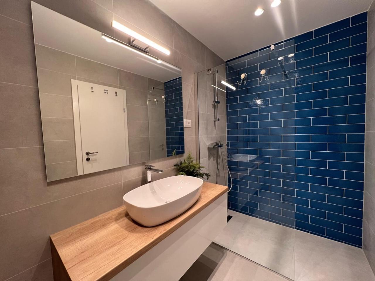 Beachfront Comfort Apartments Sinajko Подгора Экстерьер фото
